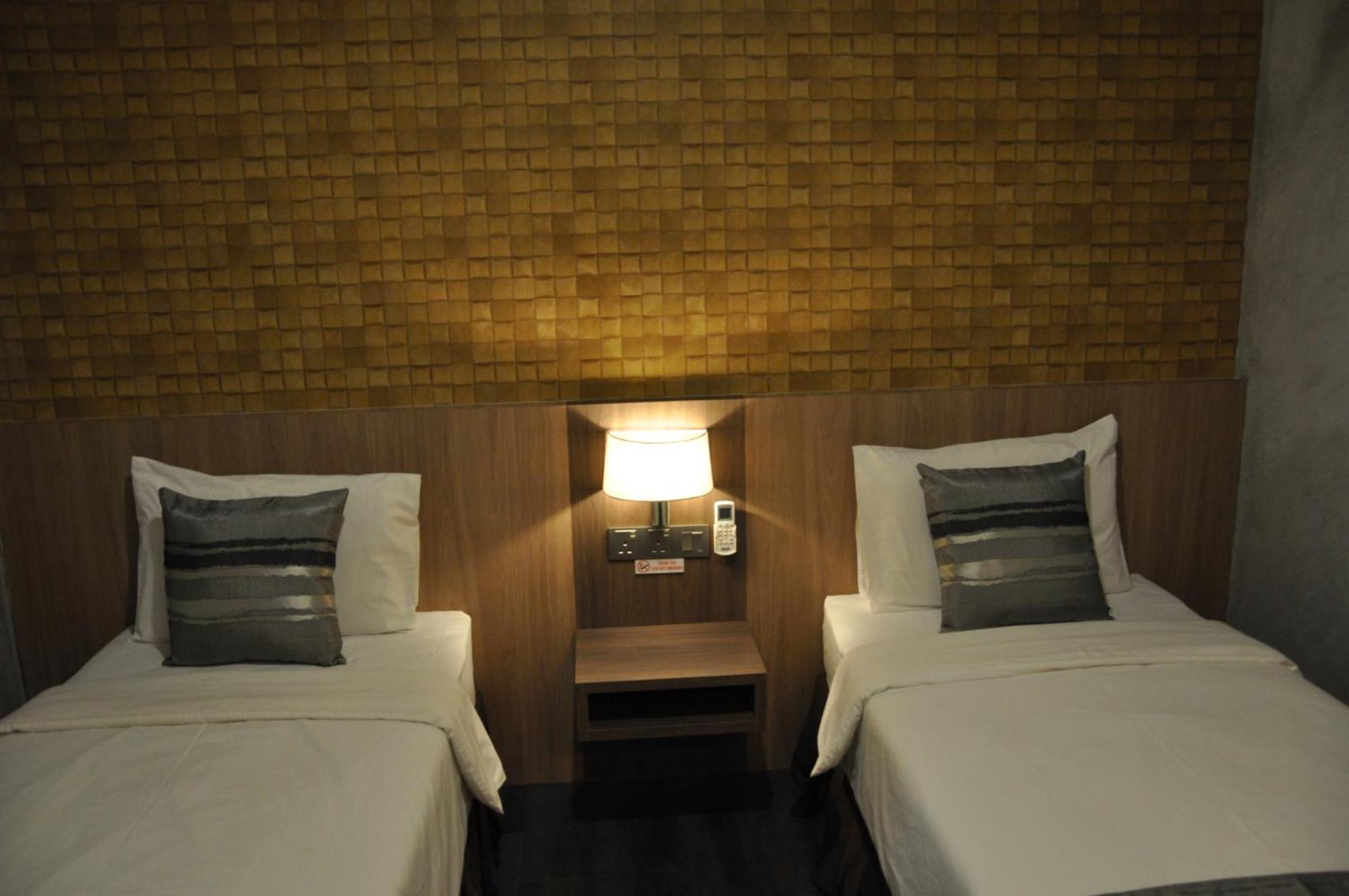 Valya Hotel, Ipoh Extérieur photo